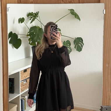Short dress