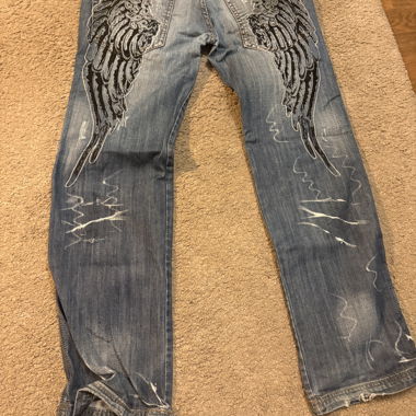 Jeans déchirés brodés