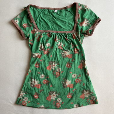 Cute green shirt 