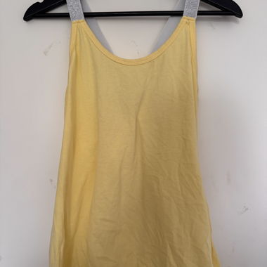 Top a spalline giallo Enny con spalline glitter