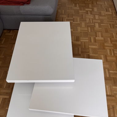Weißer Couchtisch drehbar & funktional