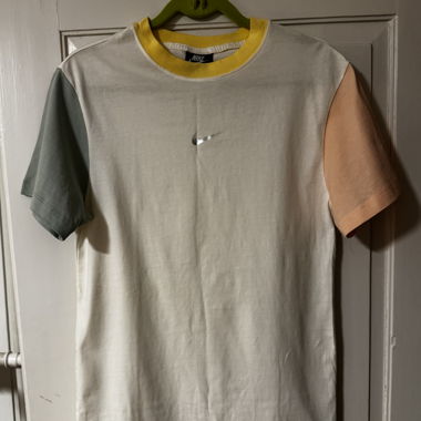Abito T-shirt Nike mai indossato