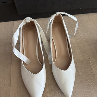 Ballerine bianche con nastrini