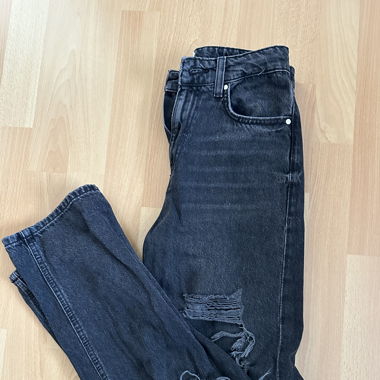 Jeans mit Löchern 