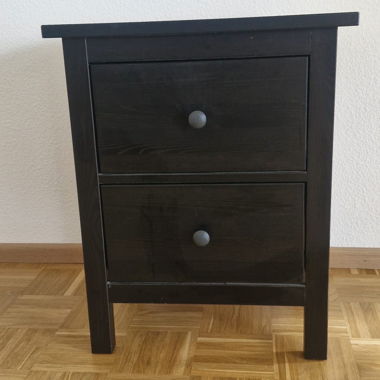 2 tables de nuit noires avec 2 tiroirs