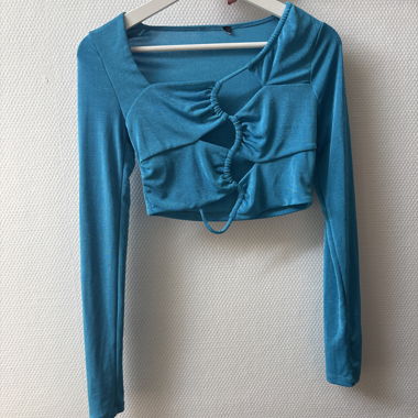 Top mit cutouts