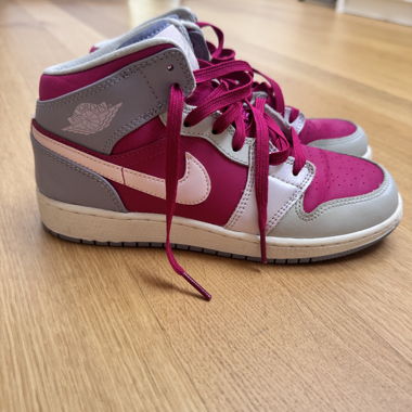 Nike Air Jordan 1 Mid GS