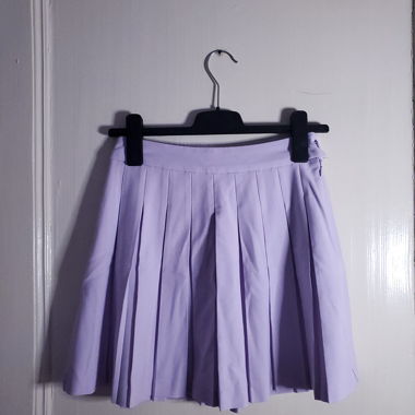 Jupe plissée en tissu violet