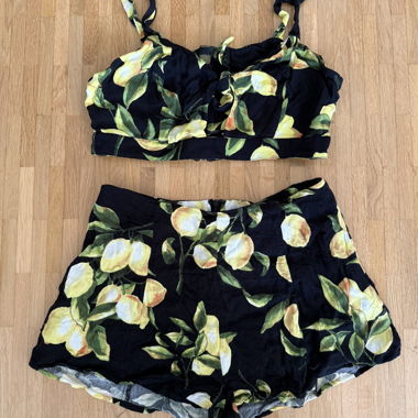 Ensemble top short 