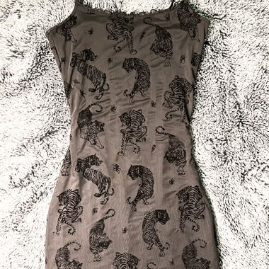 Robe moulante à motif tigre
