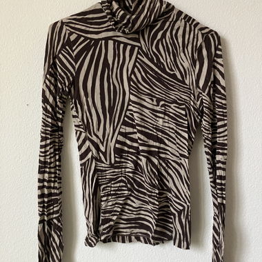 Long-sleeve Zebra Turtleneck Top