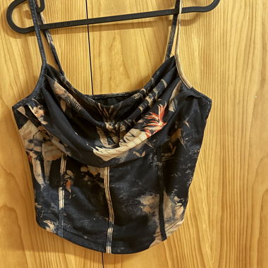 Top court à bretelles avec look corset