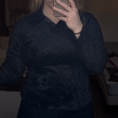 Black Long-Sleeve Velvet Top