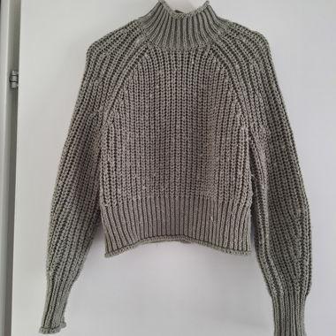 Grüner Pullover mit Kragen