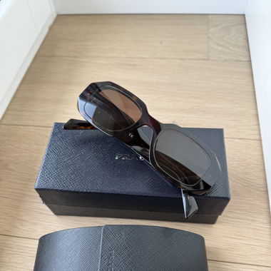 Lunettes de soleil Prada