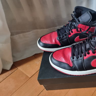 Air Jordan 1 Mid Black/Red/White - with original box!