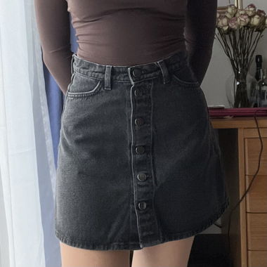 gonna di jeans nera con bottoni