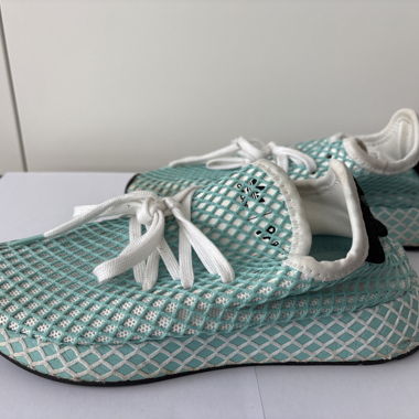 Adidas Parley Schuh weiss mit blauem Netz