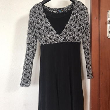 Schwarzes Kleid