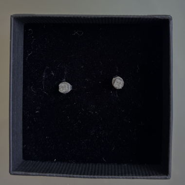 Boucles d’oreilles à tige en argent avec pierre de zircon