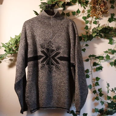 Maglione vintage grigio a collo alto lavorato a maglia