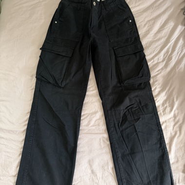 Pantalon cargo Bershka noir taille haute