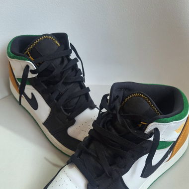 Jordan 1 Mid SE Oakland