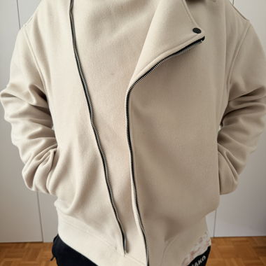 Beiger Asymmetrischer Jackenpullover