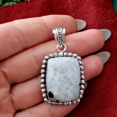 Pendentif en pierre de lune