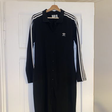 Adidaskleid