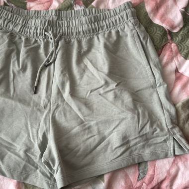 Pantaloncini casual verde chiaro