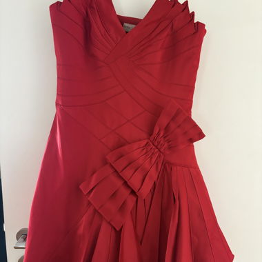Robe rouge Karen Millen gr 42 convient mais pour 38