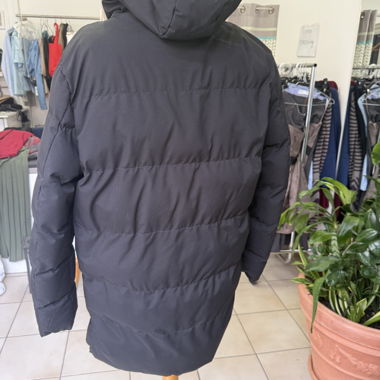 Manteau d'hiver noir à capuche