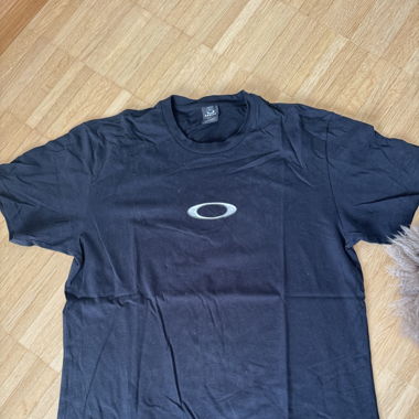 Oakley T shirt