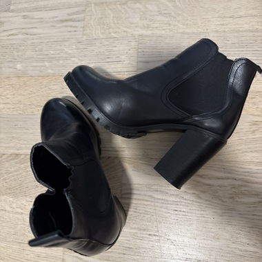 Bottines noires à talon