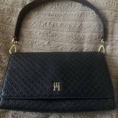 Black Tommy Hilfiger Handbag