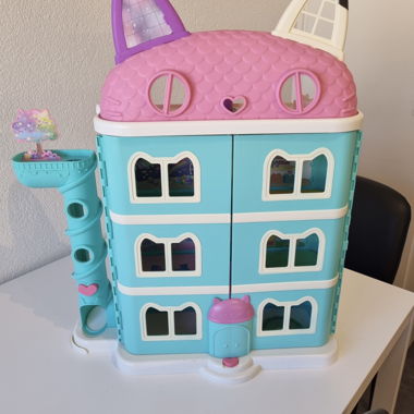 Gabby's Purrfect Dollhouse and 2 Deluxe Playsets