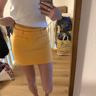 Mini-jupe jaune avec ceinture, taille 34