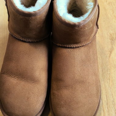 UGG-Lammfellstiefel in Camel-Farbe