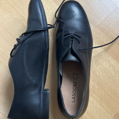 Schwarze Schuhe