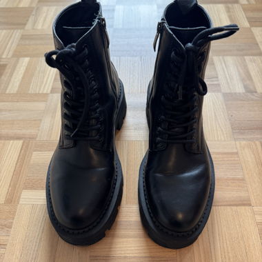 Schwarze Boots