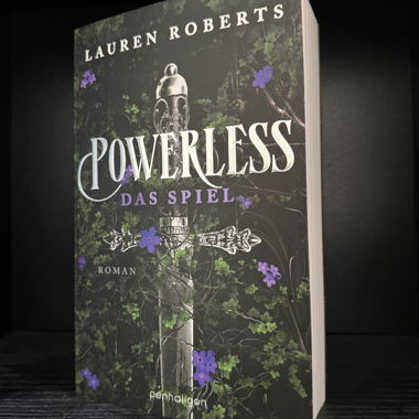 Powerless  Das Spiel - Lauren Roberts