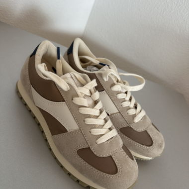 Sneaker