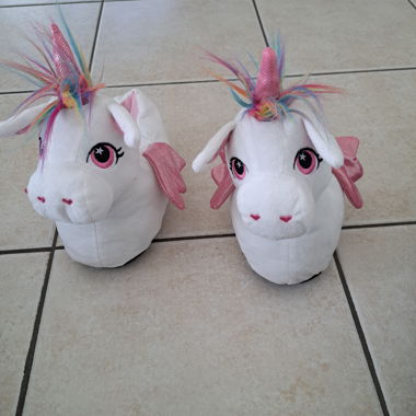 Pantofole in peluche a forma di unicorno