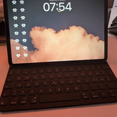 Apple iPad Pro 11 - 512GB Cellular  Smart Keyboard
