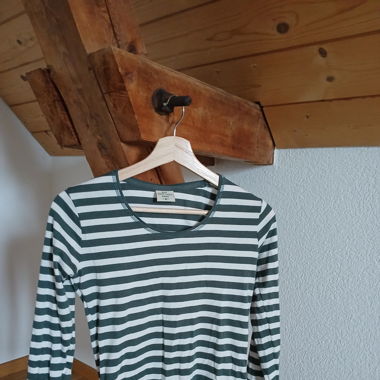 Langarmshirt grün weiss gestreift