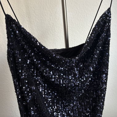 Zara Schwarzes Kleid mit blauen Pailletten