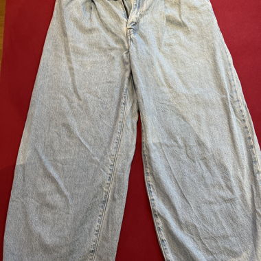 Levi’s baggy jeans with drawstring belt