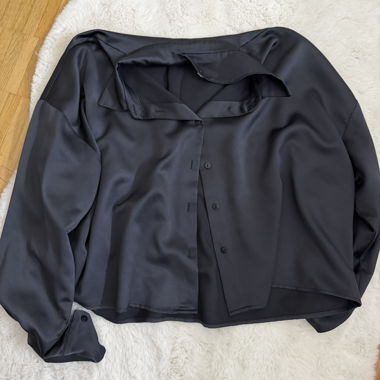 Blouse en satin noire