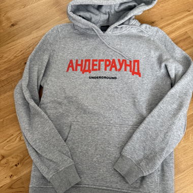 Sweat à capuche gris